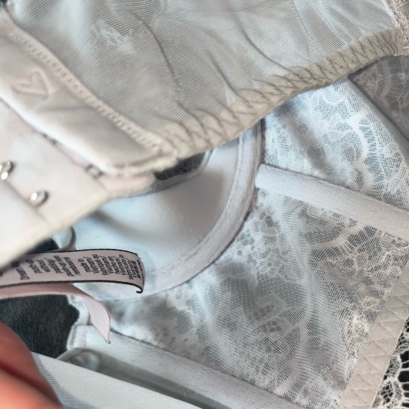 Victoria’s Secret Silver Lace Corset Bustier Underwire 32C Grey gray beaded 32 C - Picture 8 of 9